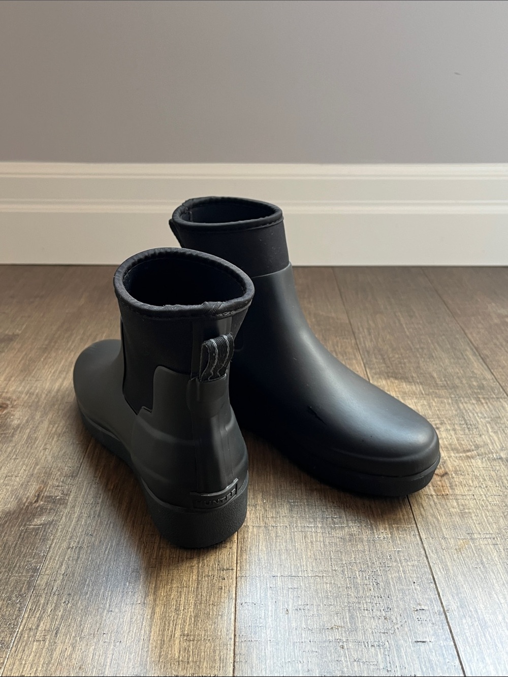 Hunter women’s Size US 6 Matte Black Short Rain Boots